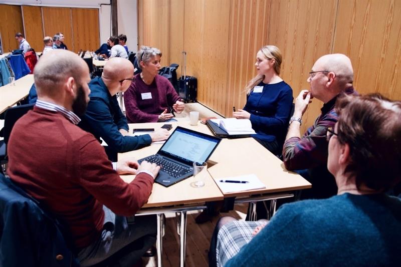 I SAMTALE: Representanter fra Fosen Innovasjon, Indre Fosen og Ørland kommune. Foto: Ida Valsø