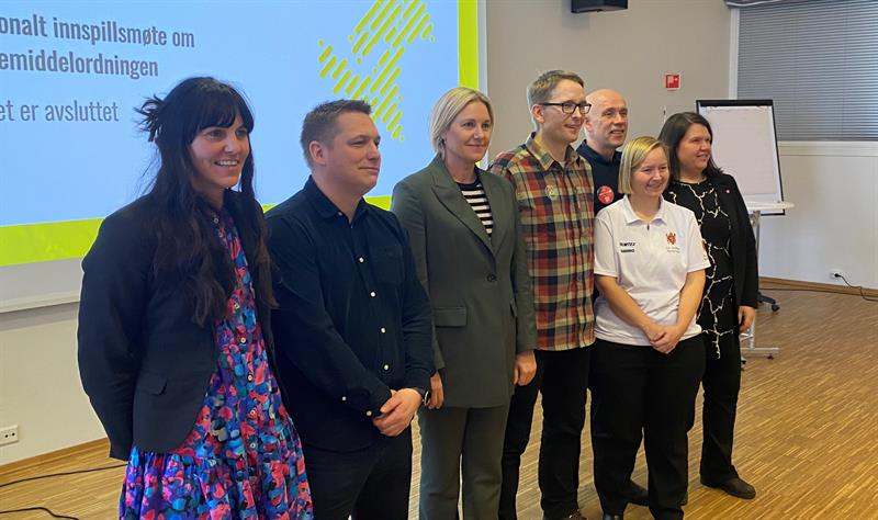 Fra venstre: Kjersti Nordberg, Håvard Lorås, Anne Marit Mevassvik, Marius Nilsen, Karen Sofie Brøndbo Fiskum, Kjell Bjarne Helland og Gry Haugsbakken. Knut Kvaran var ikke tilstede da bildet ble tatt.