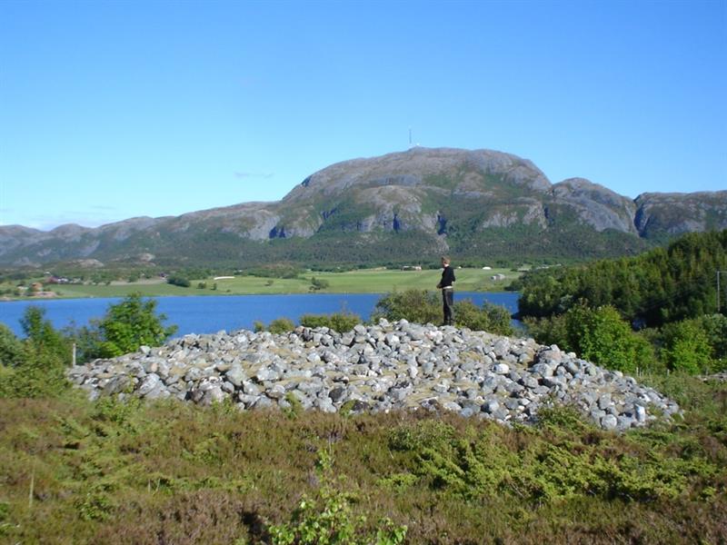 Gravrøys på Valseidet gravfelt i Ørland kommune. Foto TRFK/Kristin Prestvold Gravrøys på Valseidet gravfelt i Ørland kommune. Foto TRFK/Kristin Prestvold