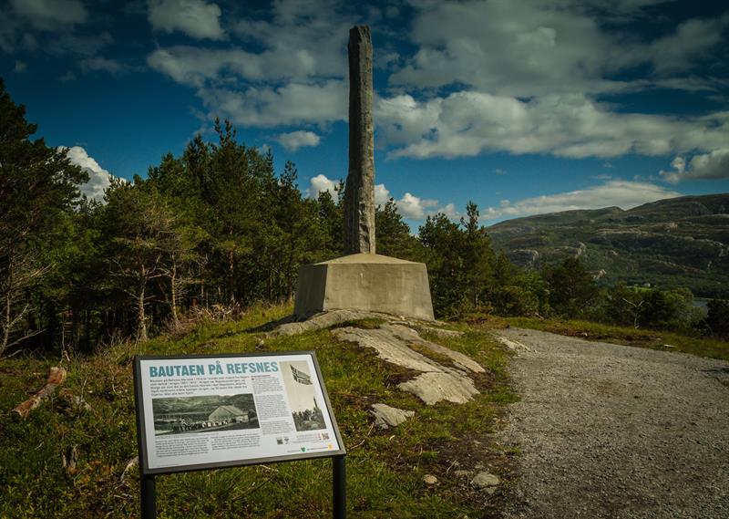 Bautaen på Refsnes Bautaen på Refsnes (Foto: Pål Ødegård)