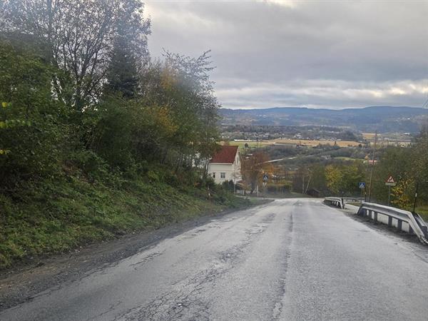 Bildet. Løvsetvegen