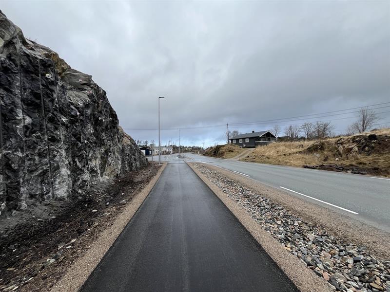 Den nye gang- og sykkelvegen på Nesset på Frøya. Bilde