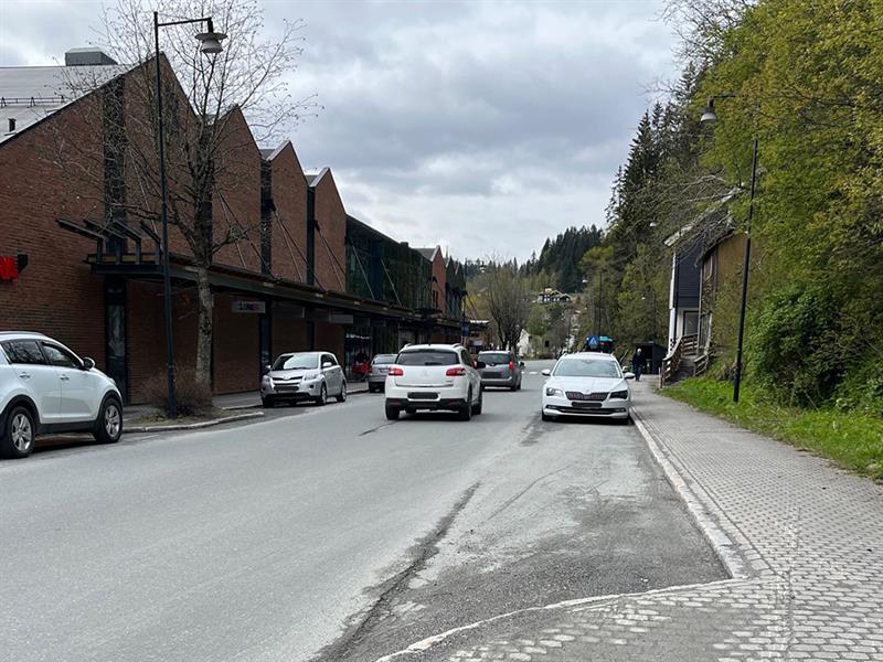 Fylkesveg 6558 i Støren sentrum. Bilde