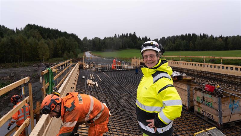 Fornøyd_Lauva bru_Foto_Trøndelag fylkeskommune_Håvard Zeiner_September 15, 2025.jpg Lauva bru under bygging. Bilde