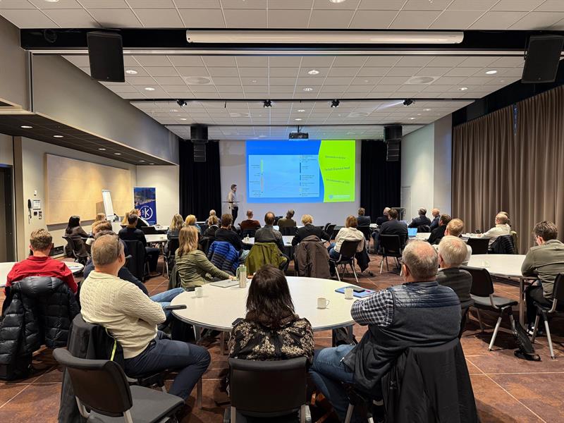 Oversiktsbilde av salen.